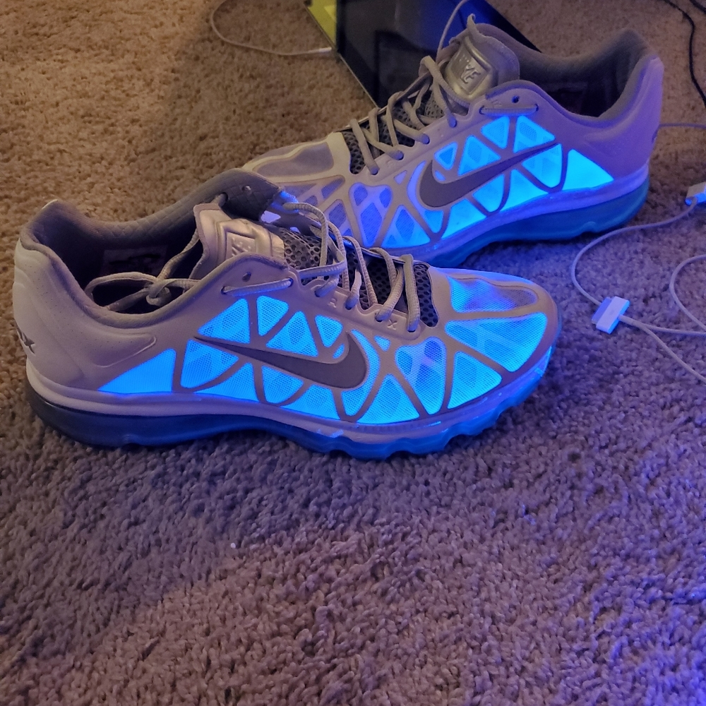 Shoes - Picture 2 of 6